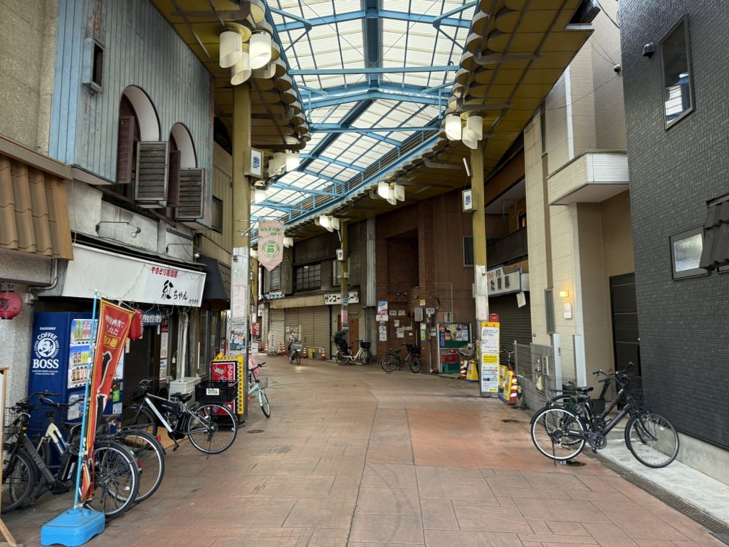 荒川区の街並みと民泊物件